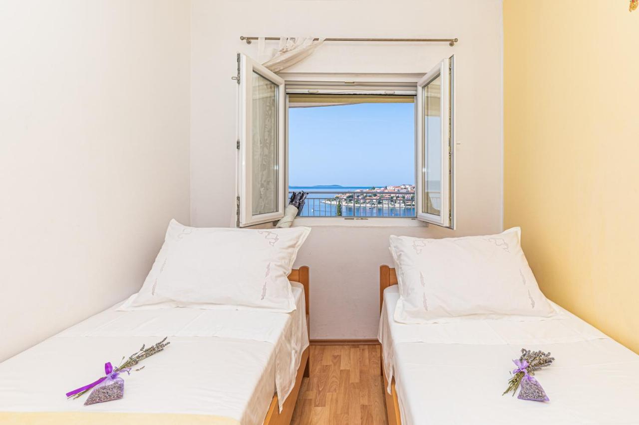 Apartments Villa Nea Leona Trogir Exterior foto