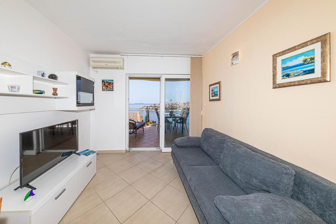 Apartments Villa Nea Leona Trogir Exterior foto